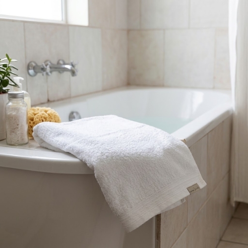 TOALLA DE BAÑO BLANCA IMPERIAL KARSTEN - Imagen 4